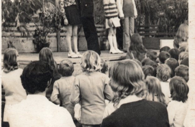 RAINHA ESCOLA PADRE JOSÉ SCHOLL ALUNA MARIA CRAUSINIR THOMÉ POR SUA MADRINHA ANITA COMIOTTO EM 1972 (2)